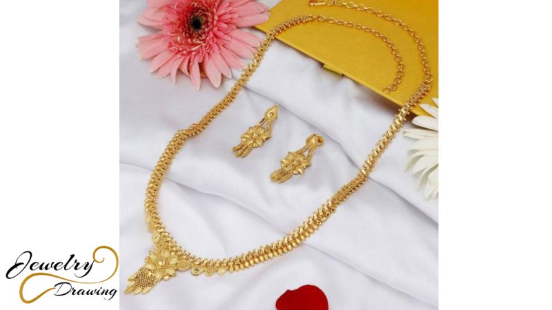 Shiny golden flower and small object design gold jewellery set