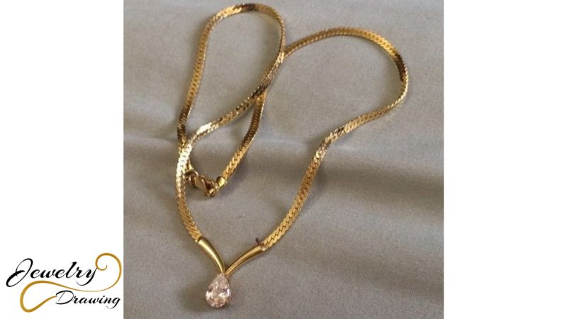 Shiny necklace with drop design