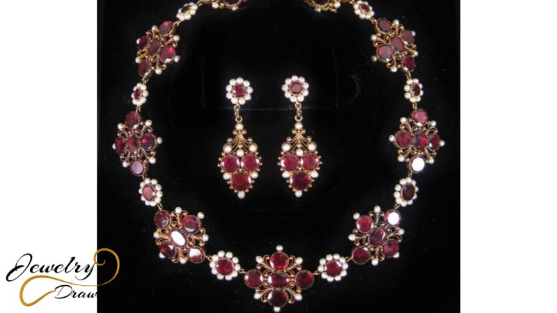Shine special pink shape and multi-colour combination design antique gold jewellery set