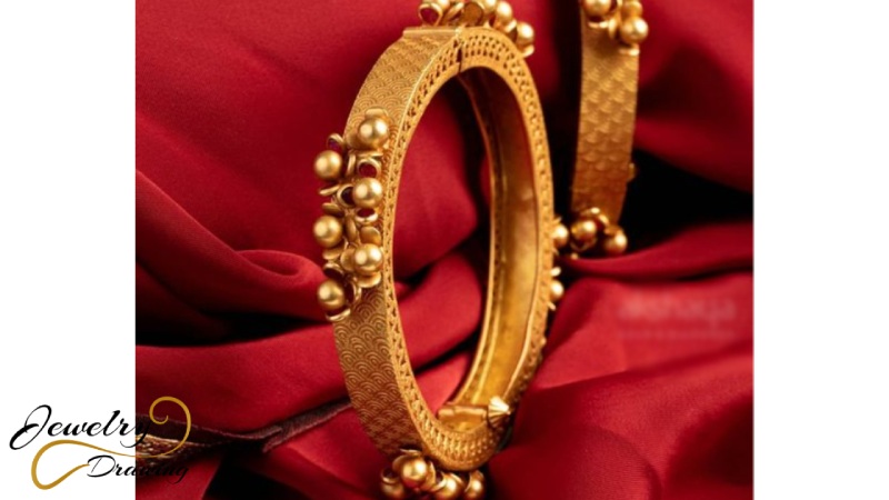 Unique leaf shape with round object combination gold bracelet