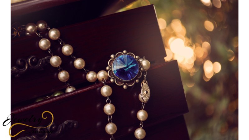 Blue ruby with gold flower design pearl chain