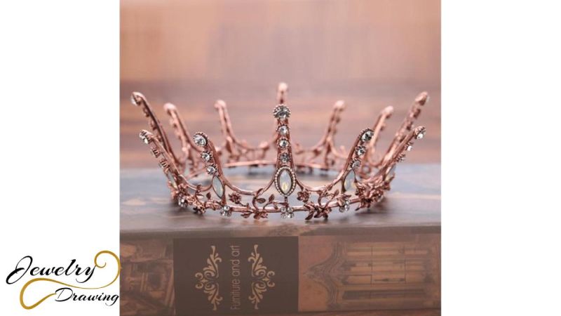 The special edition rose gold crown with diamond and pearl decoration