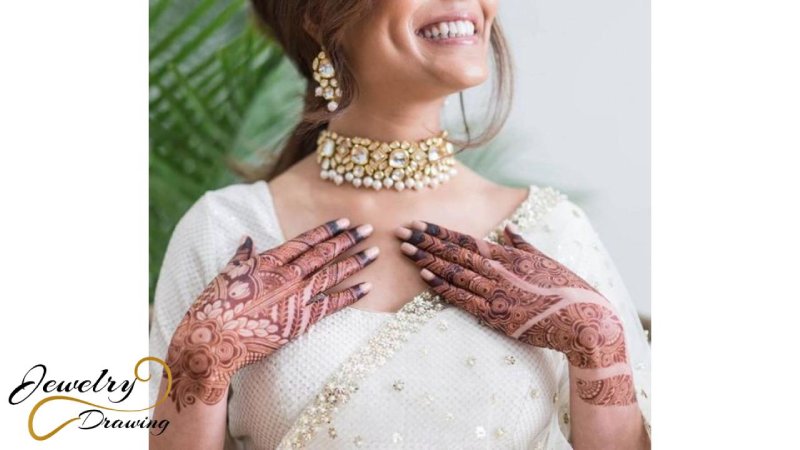Golden necklace with floral mehndi combination