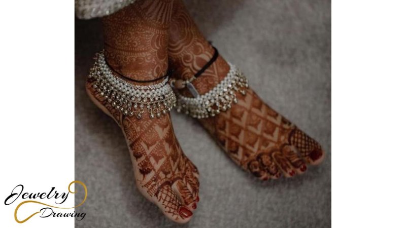 Silver Anklet with diamond shape mehndi design look
